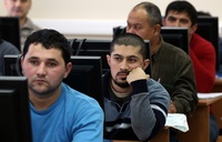 Около 70% мигрантов в Петербурге справились с обязательным экзаменом
