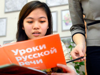 Владимир Волох ответил на вопросы ведущего «Коммерсантъ FM» об экзаменах для мигрантов