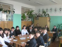 Сельские школьники получают уроки общения с иностранцами