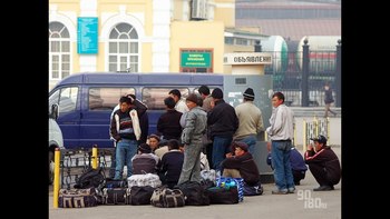 Власти Узбекистана сделают бесплатным трудоустройство сограждан за границей