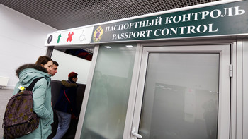 Близким родственникам россиян разрешили въезд в страну