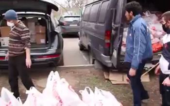 Мусульмане оказывают помощь