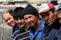Жителей Ростовской области больше всего раздражает в мигрантах незнание языка и культуры