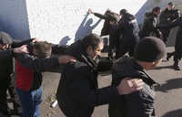 ВС: при решении о выдворении иностранцев надо учитывать наличие у них родственников в РФ