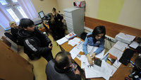 Приток мигрантов в Россию растет, констатирует ФМС